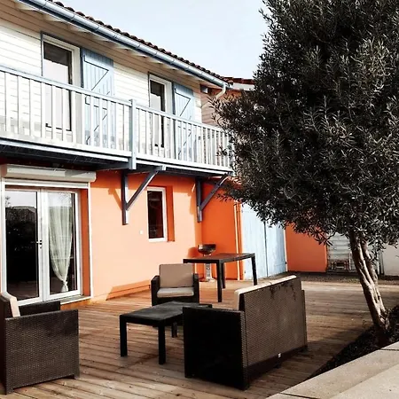 Avec Piscine L'abris Cotier Βίλα